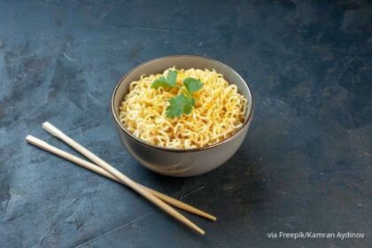 Bahaya Makan Mie Setiap Hari bagi Kesehatan Kulit Anda