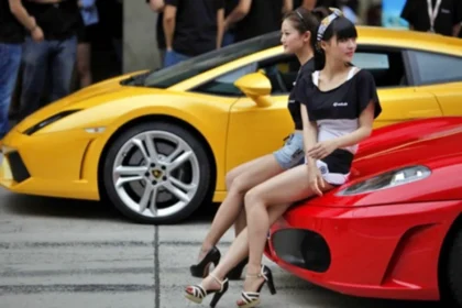 China Larang Keras Influencer Pamer Kekayaan di Sosmed