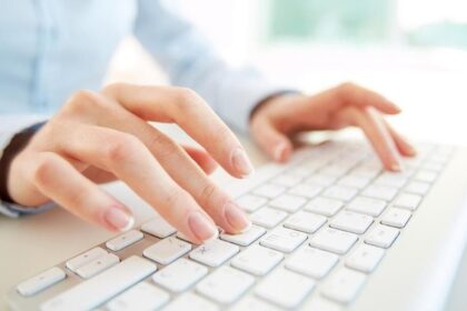 Karyawan Dipecat Karena Pura-pura Kerja dengan Keyboard Palsu