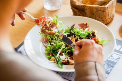 Menjaga Pola Makan Sehat di Usia 50 Tahun ke Atas