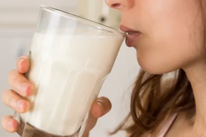 Kenapa Minum Susu di Pagi Hari Bisa Menyebabkan Sakit Perut?
