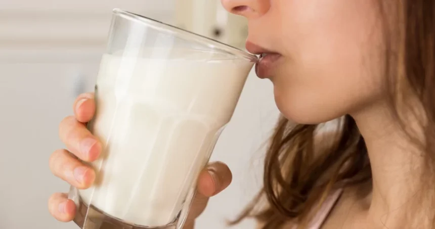 Kenapa Minum Susu di Pagi Hari Bisa Menyebabkan Sakit Perut?