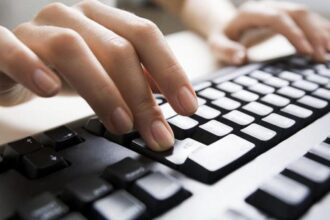 Rahasia Mengetik Cepat: Menjadi Master Keyboard dengan Tips