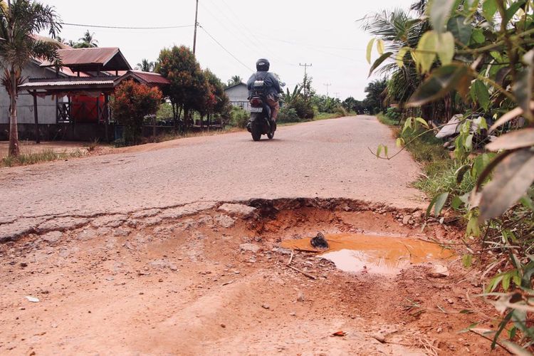 Kematian Bayi di Ketapang: Jalan Rusak Renggut Nyawa