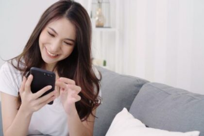 Cara Menghentikan Kebiasaan Scroll Sosmed yang Mengganggu