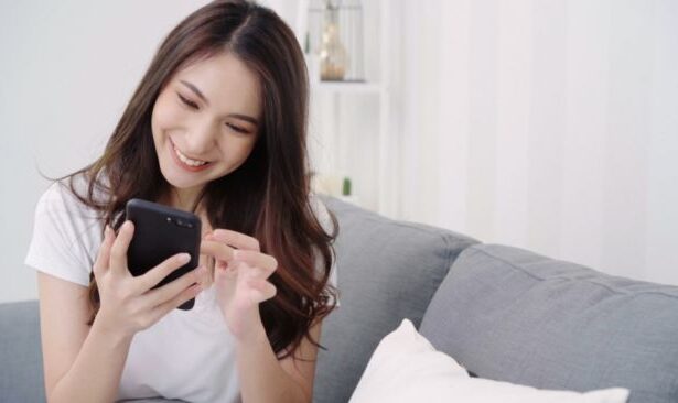 Cara Menghentikan Kebiasaan Scroll Sosmed yang Mengganggu