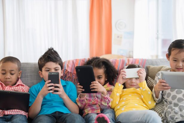 Solusi Si Kecil Ketagihan HP dan Tantrum Saat Diminta Berhenti. Di era digital ini, smartphone telah menjadi bagian tak terpisahkan