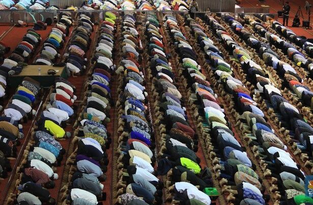Sholat Ghaib: Mengantarkan Doa untuk Jenazah yang Jauh