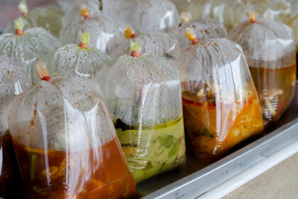 Hati-hati Mikroplastik dalam Teh dan Wadah Makanan Panas!