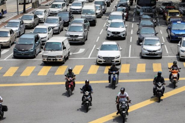 Pemerintah Wajibkan Asuransi Kendaraan Bermotor Mulai 2025?