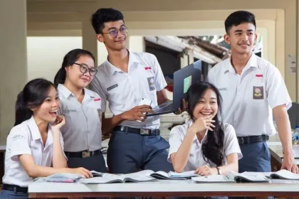 Kemendikbud Ristek Beri Kebebasan Siswa Memilih Jalur