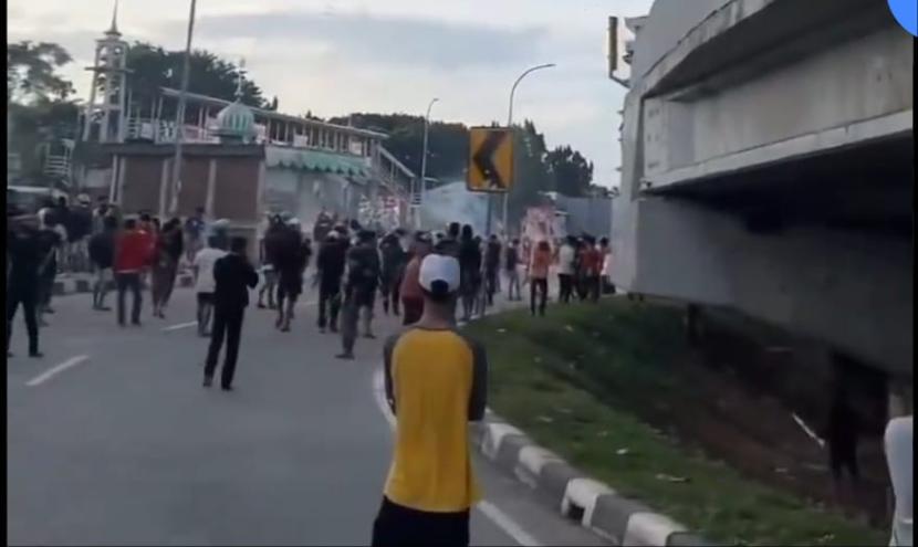 Bentrokan Terjadi di Kawasan Bassura Mall Jakarta Timur